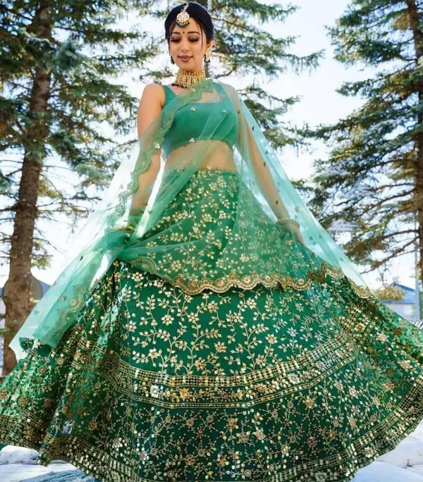 Dulhan discount ghagra dress